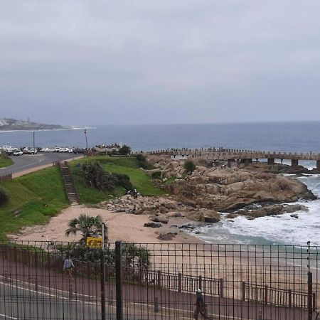 Whale Rock, Modern Beachfront Apartment Margate Extérieur photo