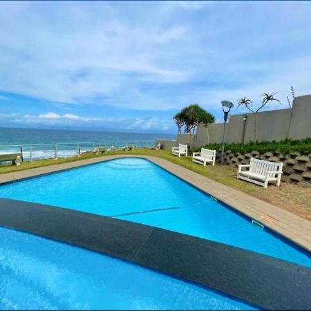 Whale Rock, Modern Beachfront Apartment Margate Extérieur photo