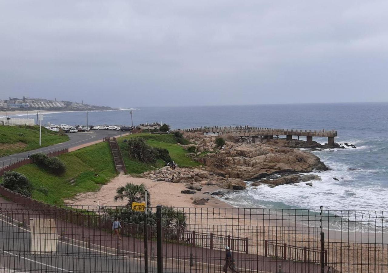 Whale Rock, Modern Beachfront Apartment Margate Extérieur photo