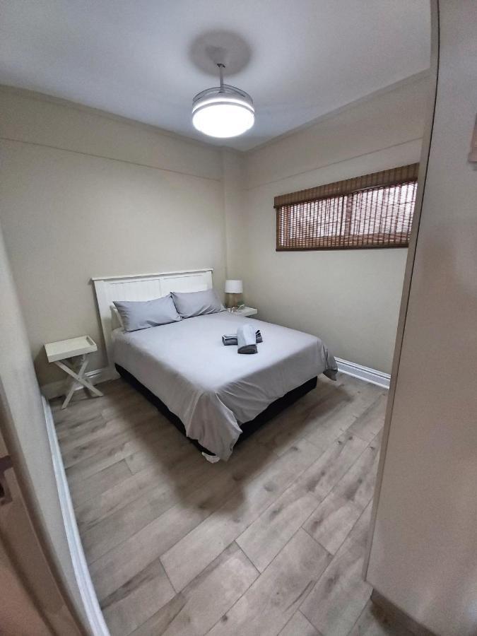 Whale Rock, Modern Beachfront Apartment Margate Extérieur photo