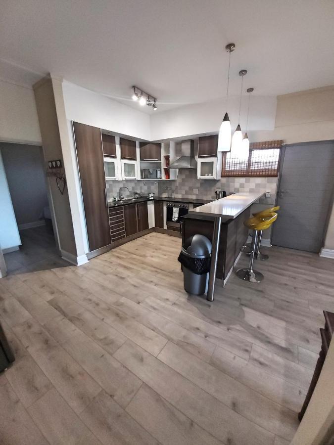 Whale Rock, Modern Beachfront Apartment Margate Extérieur photo