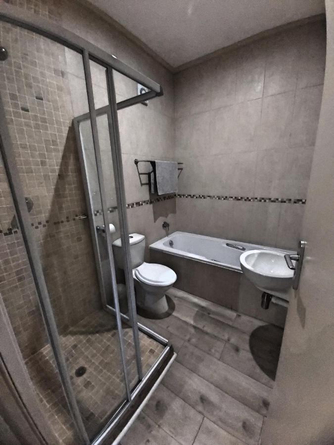 Whale Rock, Modern Beachfront Apartment Margate Extérieur photo