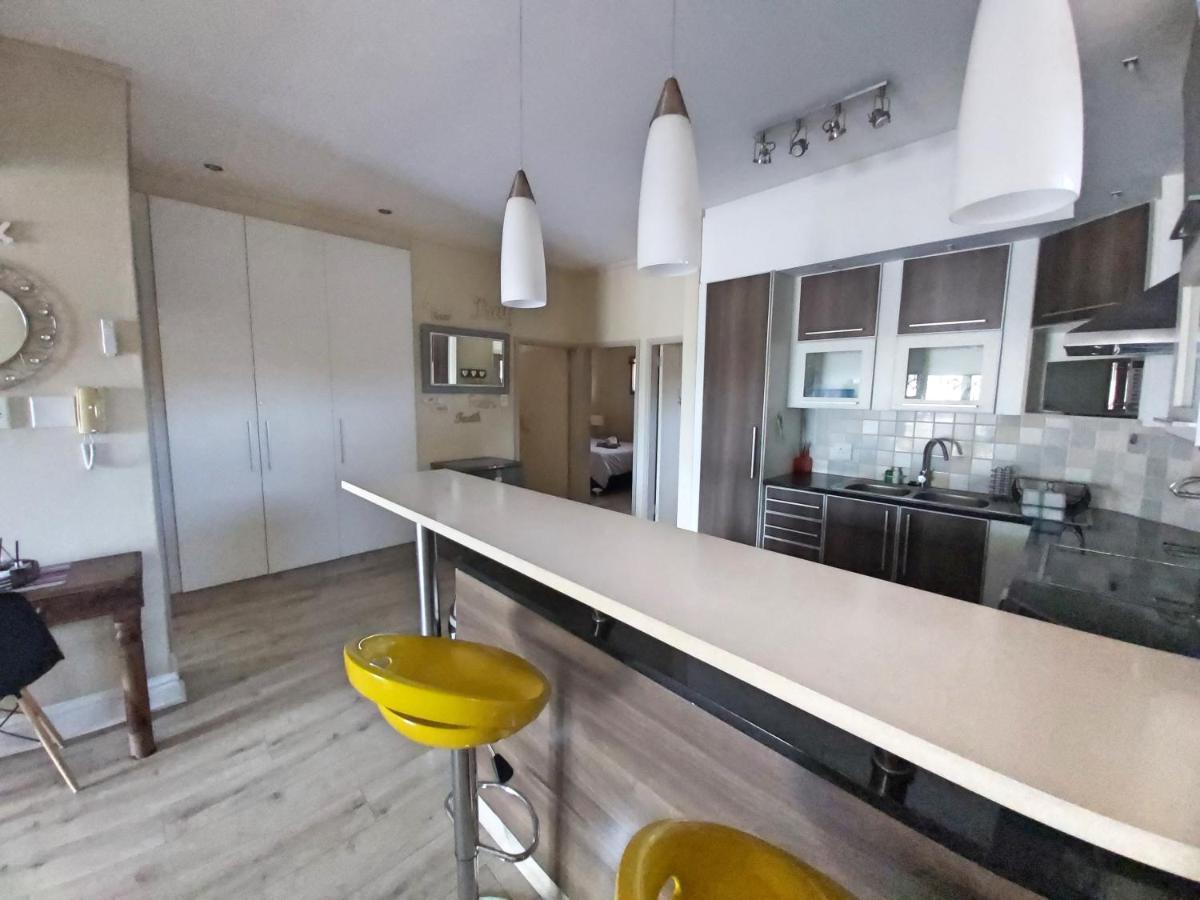 Whale Rock, Modern Beachfront Apartment Margate Extérieur photo