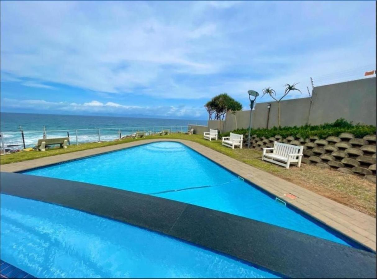 Whale Rock, Modern Beachfront Apartment Margate Extérieur photo
